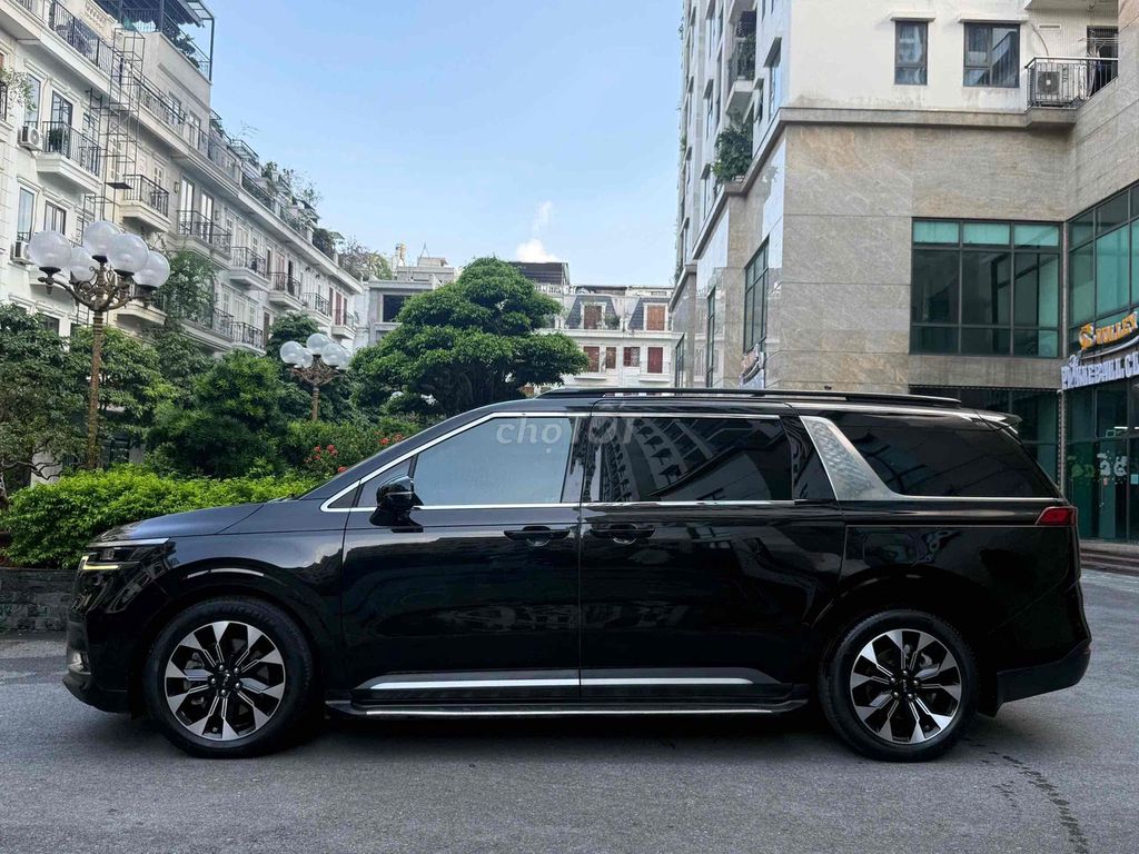 Kia Carnival 7-местный старый черный
