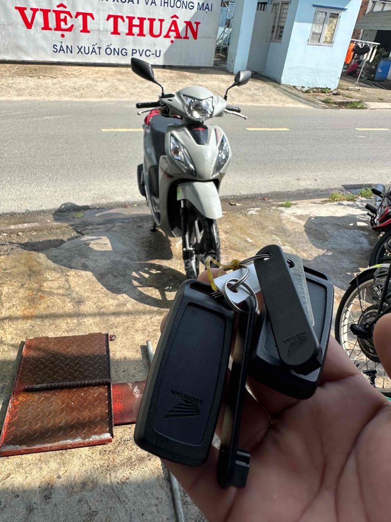 vision 2025 1 nghin 500 km như xe mới. Mua bán Xe máy tại Thị xã Tân Uyên Bình Dương được đăng bởi thanh dat hình 3