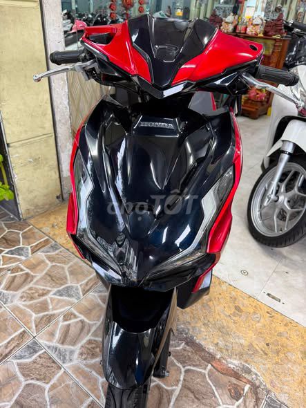 Хонда Airblade 125 2021 красный черный Вьетнам