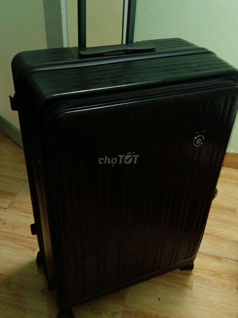 Vali kéo 28 inch Đen Đã sử dụng. Mua bán Túi xách tại Thành phố Dĩ An Bình Dương được đăng bởi thuy thanh hình 1