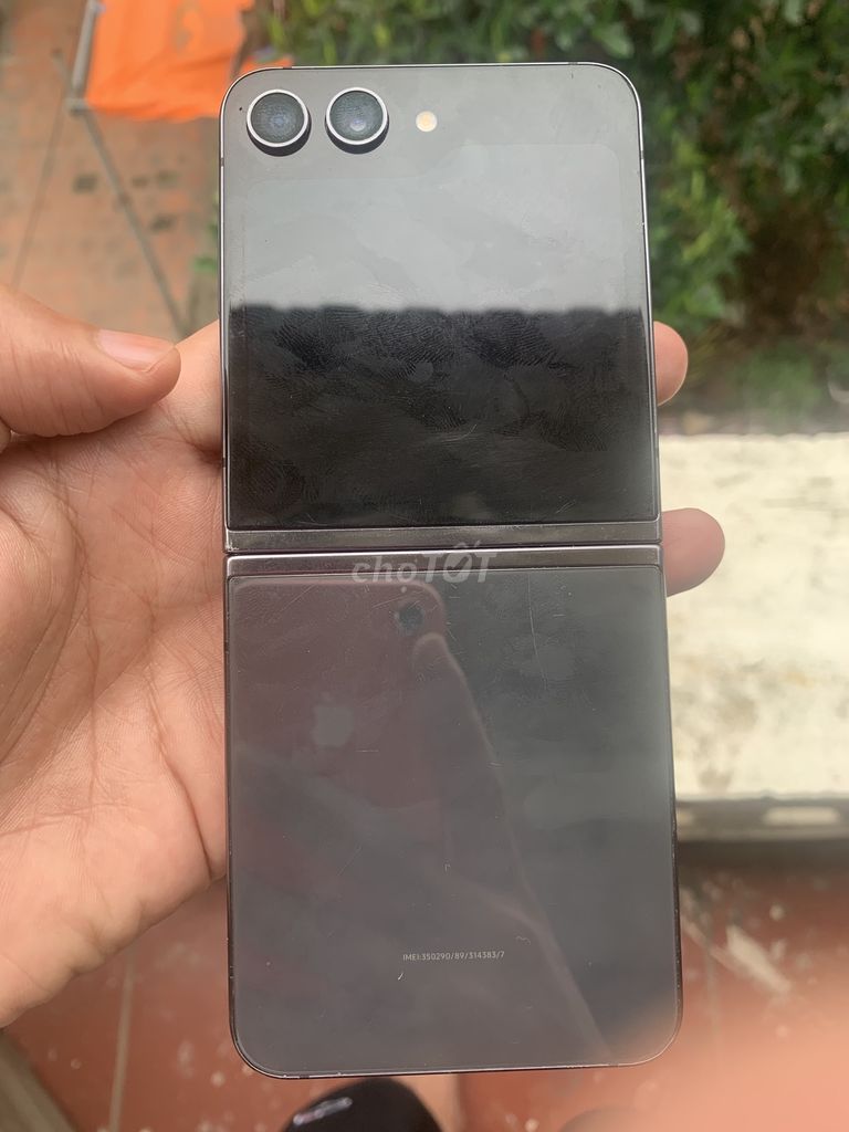 Samsung Galaxy Z Flip 5 256GB Đen Đã sử dụng. Mua bán Điện thoại tại Quận Bắc Từ Liêm Hà Nội được đăng bởi Vũ Phong hình 1