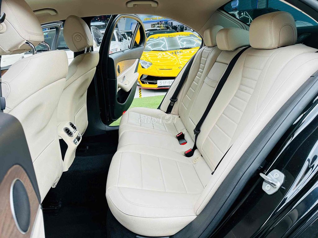 Mercedes Benz E200 Model 2017. Mua bán Ô tô tại Quận 8 Tp Hồ Chí Minh được đăng bởi Hồng Phúc hình 4