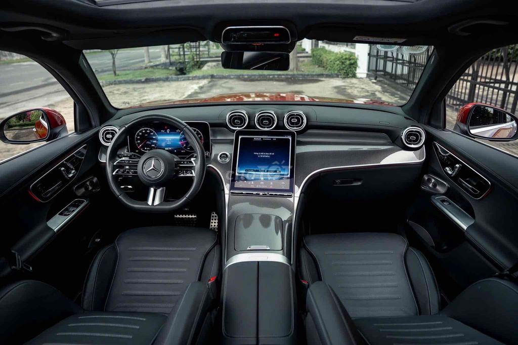 GLC300 4Matic All New - 9000 km - 2tỷ2 là LẤY. Mua bán Ô tô tại Quận 1 Tp Hồ Chí Minh được đăng bởi Lưu Thế Hoàng hình 4