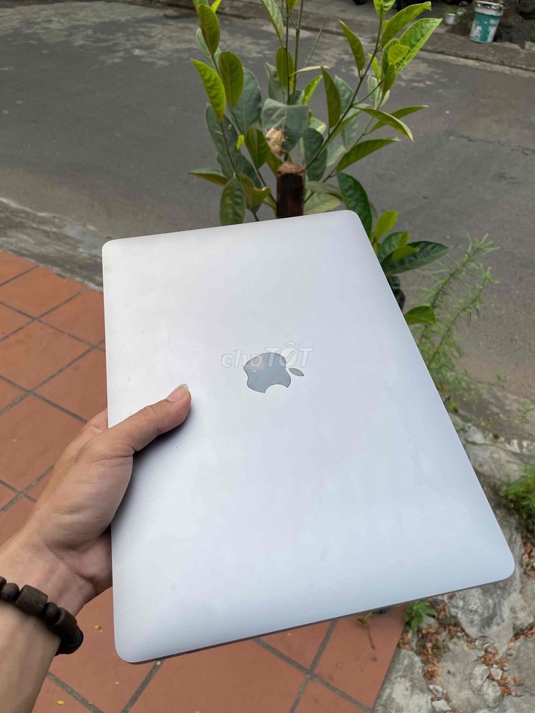 Apple MacBook Air Retina 13 inch 2018 Bạc. Mua bán Laptop tại Quận Cẩm Lệ Đà Nẵng được đăng bởi Thanh Đức hình 1