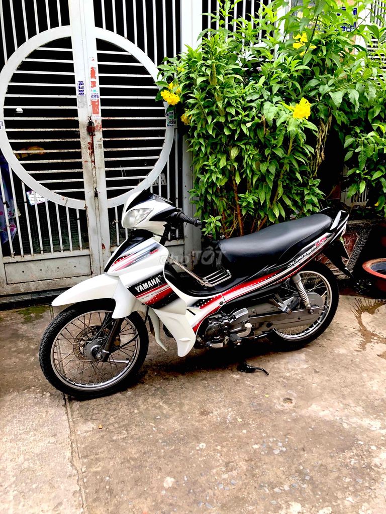 Yamaha Jupiter 2011 белый, отличное состояние, двигатель очень тихий и мощный