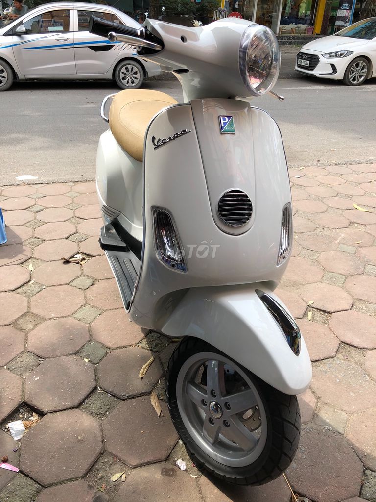 0825911056 - Piaggio LX mới mua đầu năm 2020 biển 29D2-440.88