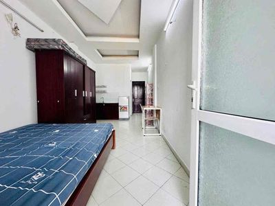 phòng full nội thất bancol Quận 3