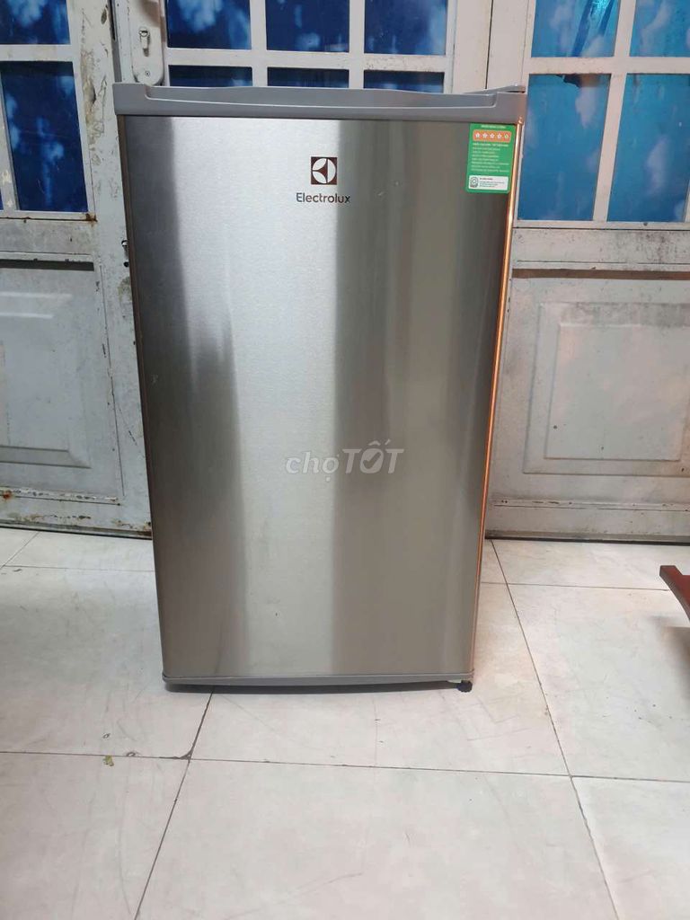 Tủ lạnh electrolux 93l còn zin tiết kiệm điện