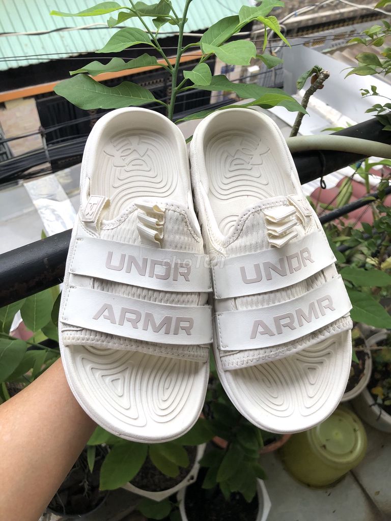 Đôi dép unisex hiệu Under Armour của Mỹ chính hãng. Mua bán Giày dép tại Quận Tân Bình Tp Hồ Chí Minh được đăng bởi Phương Anh hình 1
