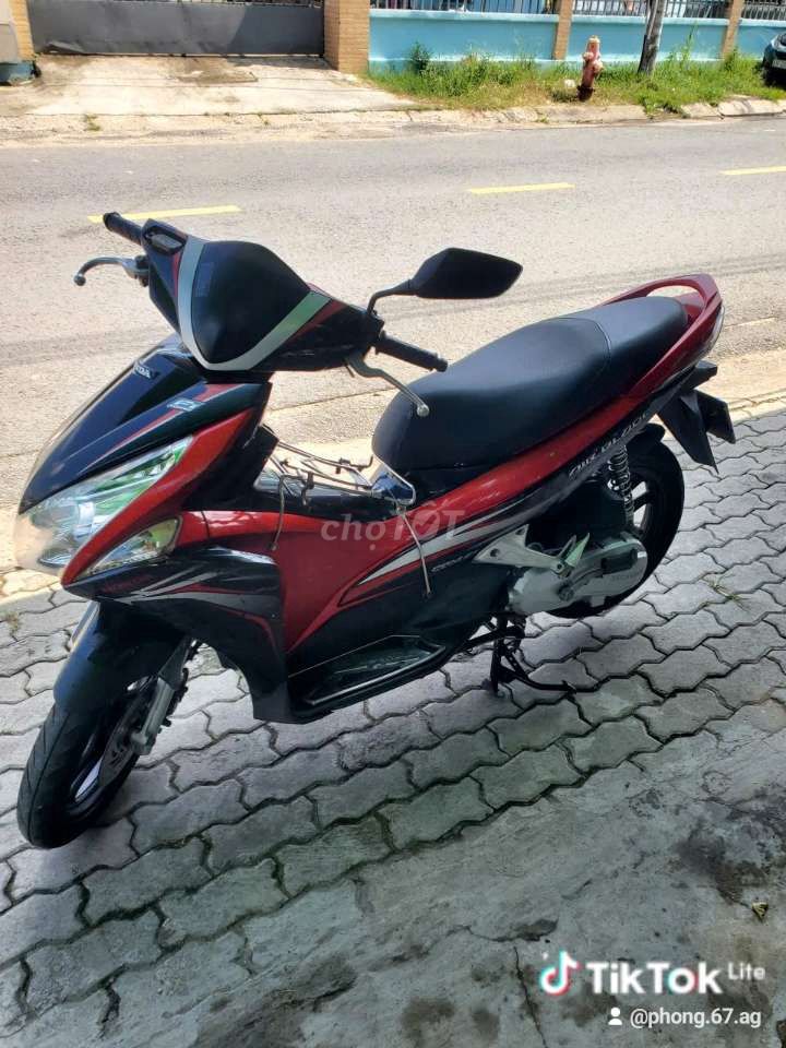 Honda Air Blade 2024 красный черный Вьетнам