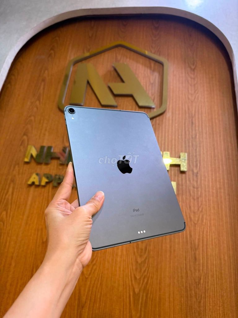 Apple iPad Pro 11in 256GB Wifi Xám Đã qua sử dụng. Mua bán Máy tính bảng tại Quận Gò Vấp Tp Hồ Chí Minh được đăng bởi Nguyễn Thị Thu Hiền hình 1