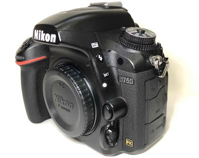 NIKON D750