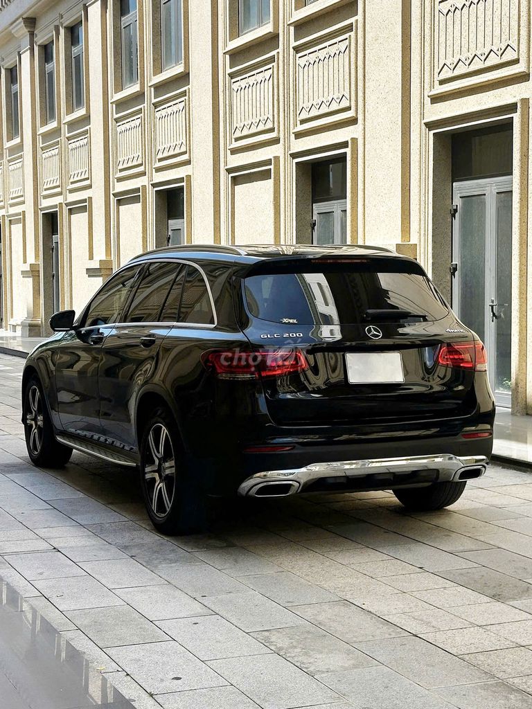 Мерседес GLC200 4matic 2021 черный 46265 км