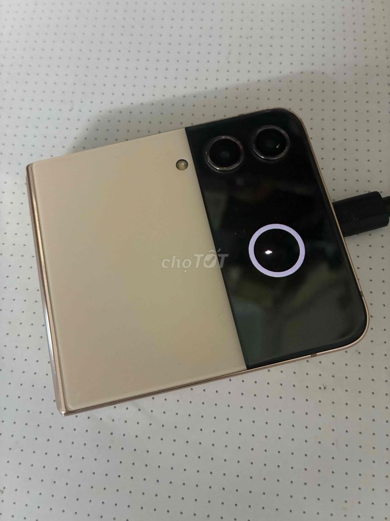 Samsung Galaxy Z Flip  4 Vàng. Mua bán Điện thoại tại Quận Tân Bình Tp Hồ Chí Minh được đăng bởi Nguyễn Ngọc hình 1