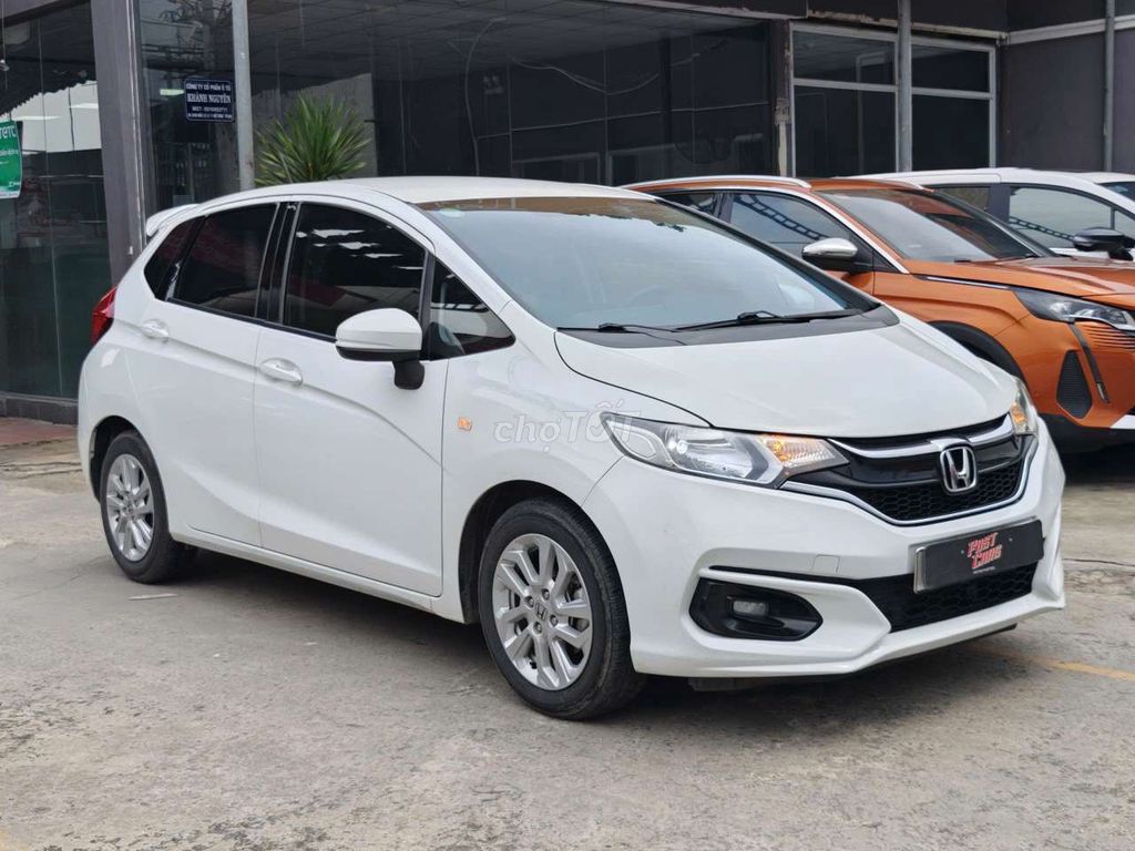 Honda Jazz 2018 V 1.5L, 5-местный хэтчбек, белый