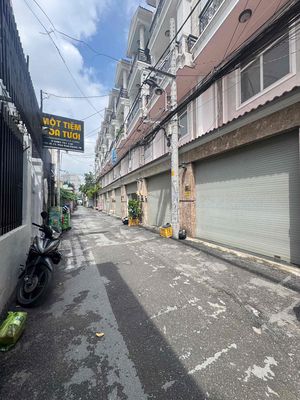 Rent · 4 bd · 60 м² · Thành phố Thủ Đức, ул. Đường Quốc lộ 13