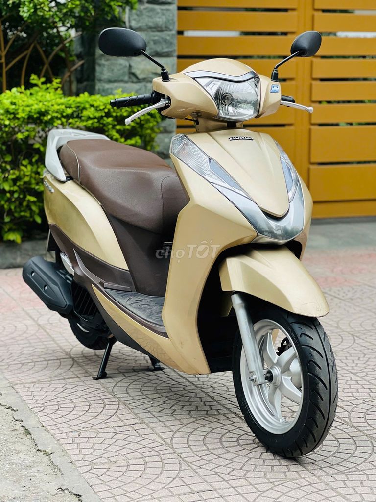 Машина для производства золотого песка Honda Lead 125 2016