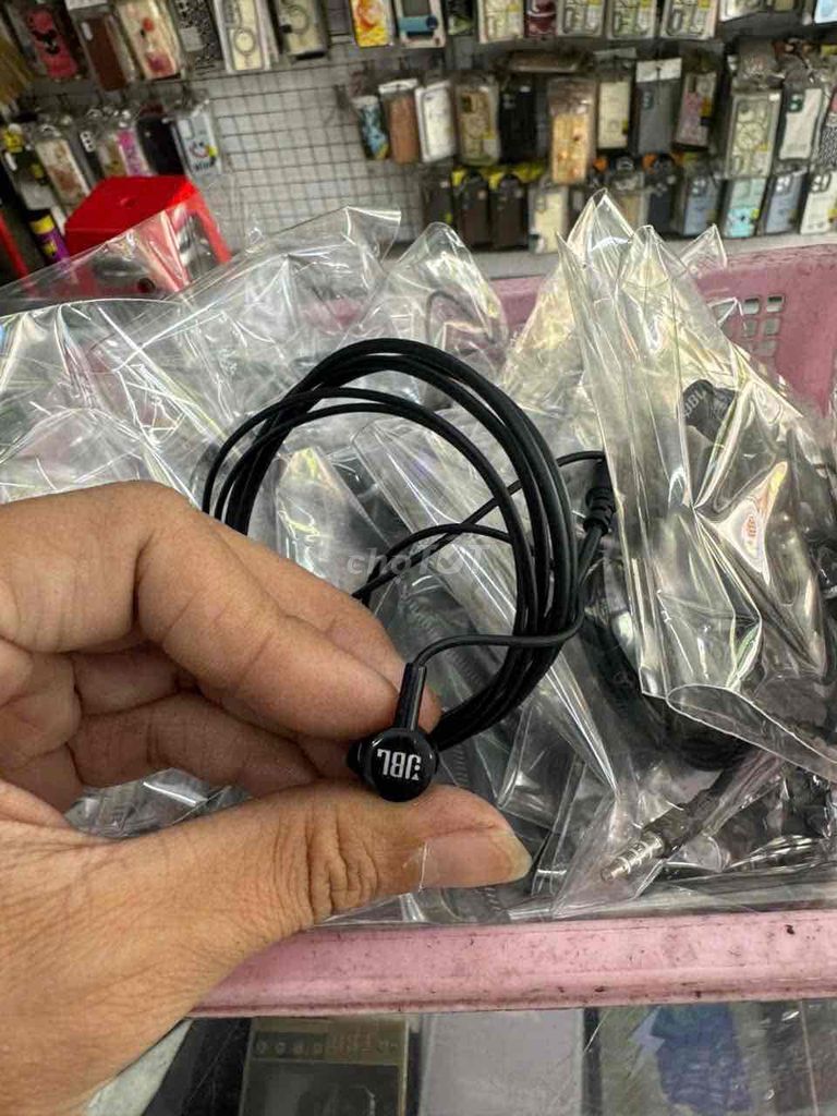 Tai nghe có dây JBL Đen Giắc 3.5mm. Mua bán Tivi, Âm thanh tại Quận 10 Tp Hồ Chí Minh được đăng bởi Phụ Kiện Điện Thoại Giá Rẻ hình 1