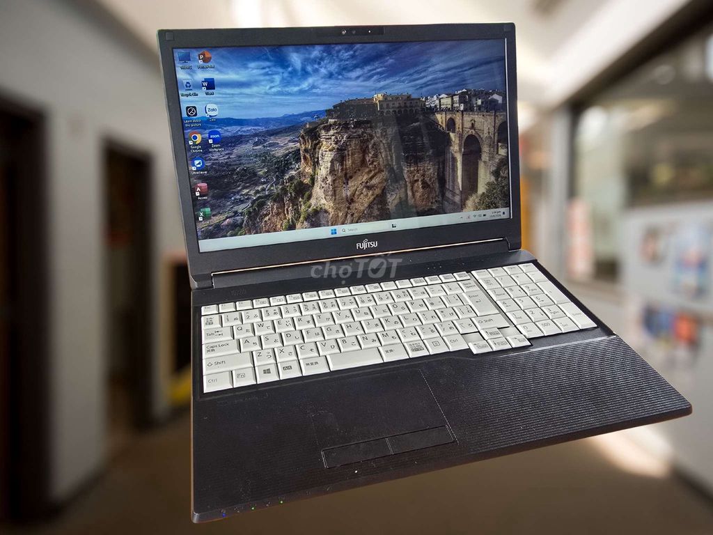 Fujitsu Laptop i5-10210U RAM 8GB SSD 128GB. Mua bán Laptop tại Huyện Bến Lức Long An được đăng bởi Hiếu Phạm hình 1