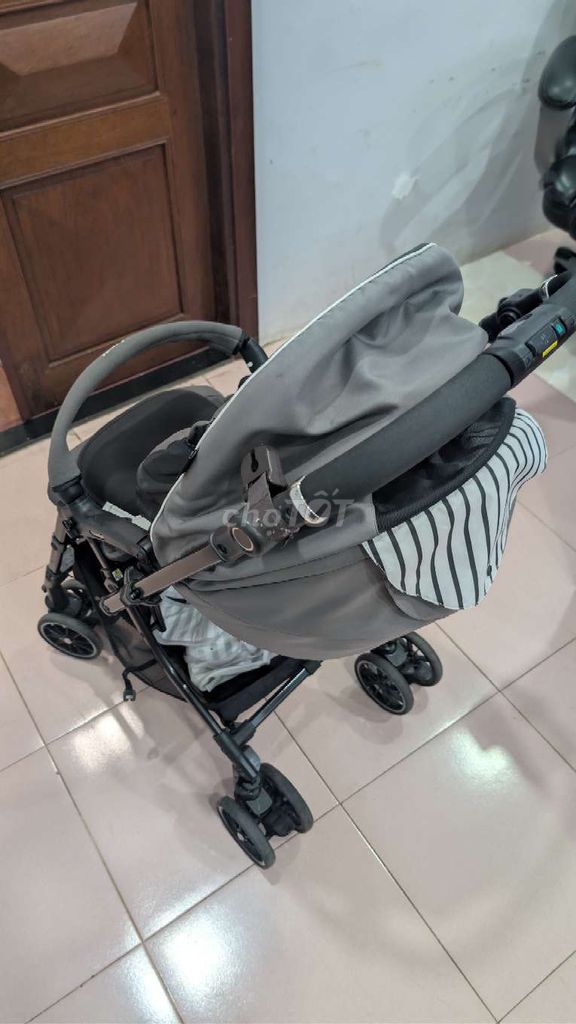 Xe đẩy Combi Xám Gấp gọn. Mua bán Mẹ và bé tại Thành phố Buôn Ma Thuột Đắk Lắk được đăng bởi Vương hình 1