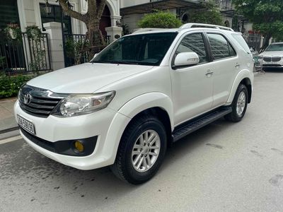Toyota Fortuner 2012 trắng AT