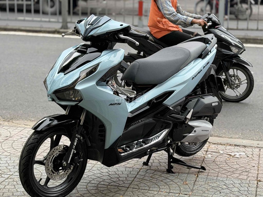 Honda Air Blade 125 4 вала 2022 года, ледяной синий, 9 держателей
