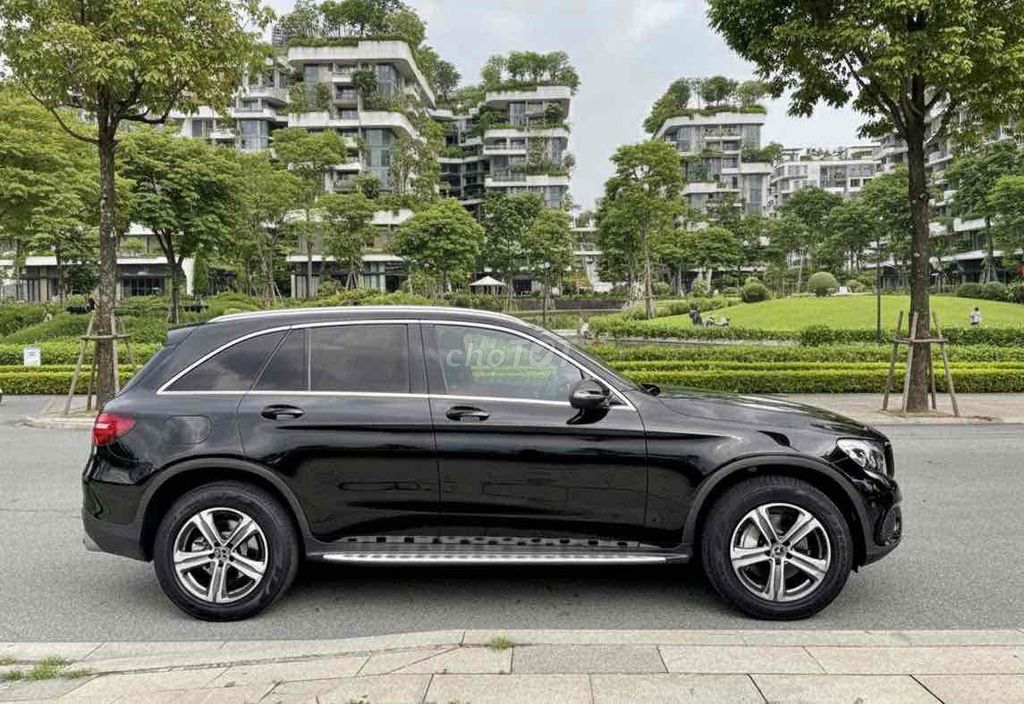 Mercedes-Benz GLC250 4MATIC 2018 Đen. Mua bán Ô tô tại Thành phố Thủ Đức Tp Hồ Chí Minh được đăng bởi Phi Car Xe Lướt Đẹp hình 2