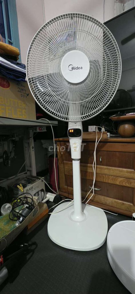 Quạt đứng Midea Trắng 12 tốc độ gió. Mua bán Quạt tại Quận 6 Tp Hồ Chí Minh được đăng bởi Khôi hình 1