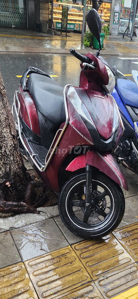 Honda Lead 2014 родной двигатель, едет очень тихо