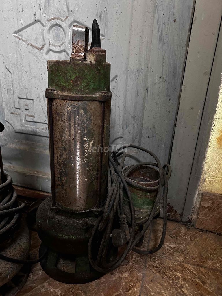 bán 2 máy bơm chìm loại 2,2kw, ống ra d90. Mua bán Đồ chuyên dụng, Giống nuôi trồng tại Thành phố Ninh Bình Ninh Bình được đăng bởi Pháp hình 1