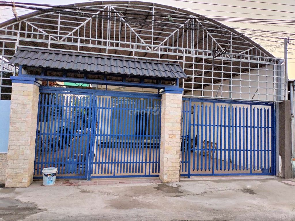 Cho thuê nhà mặt tiền đường Tây Bắc, cầu Mồng Gà, Cần Giuộc, Long An