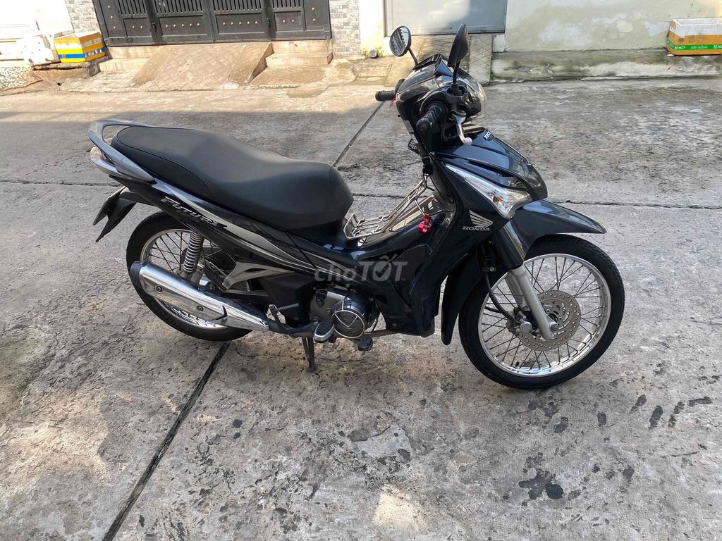 Черный травинь Honda Future 125