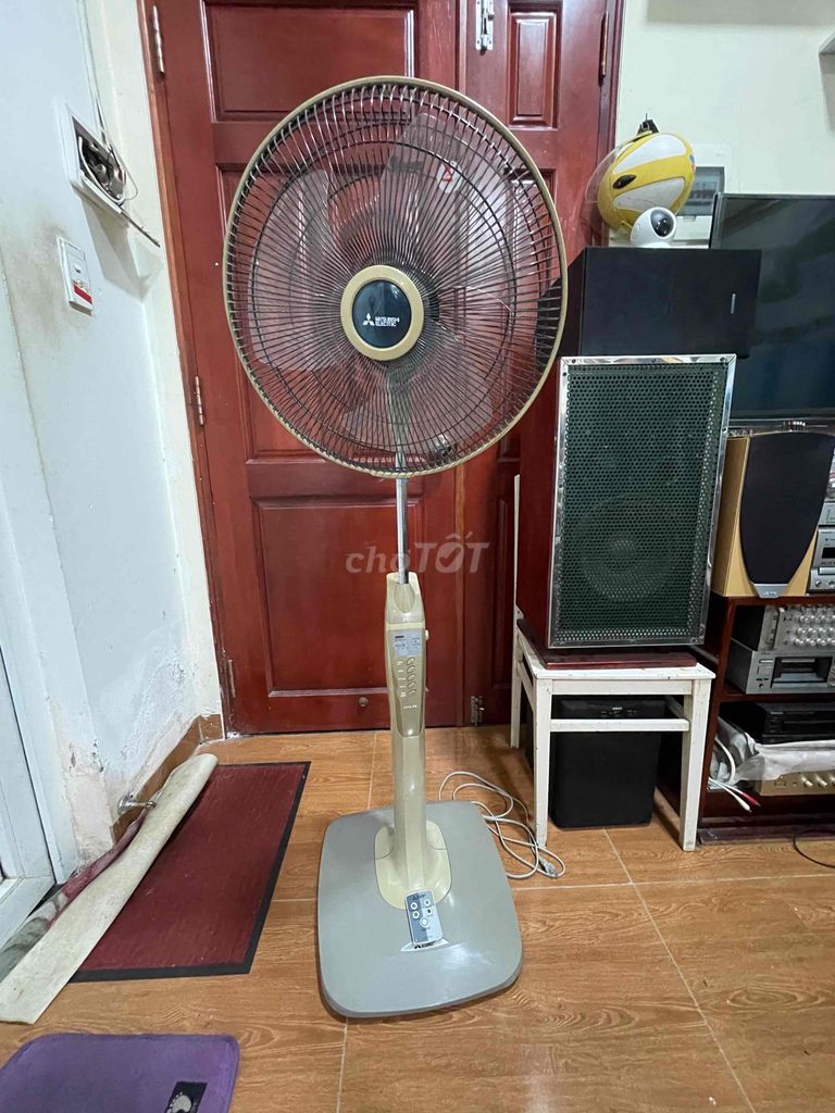 Quạt đứng Mitsubishi Vàng kem 1.5m 40cm. Mua bán Quạt tại Quận Gò Vấp Tp Hồ Chí Minh được đăng bởi Nguyễn Sơn  hình 1