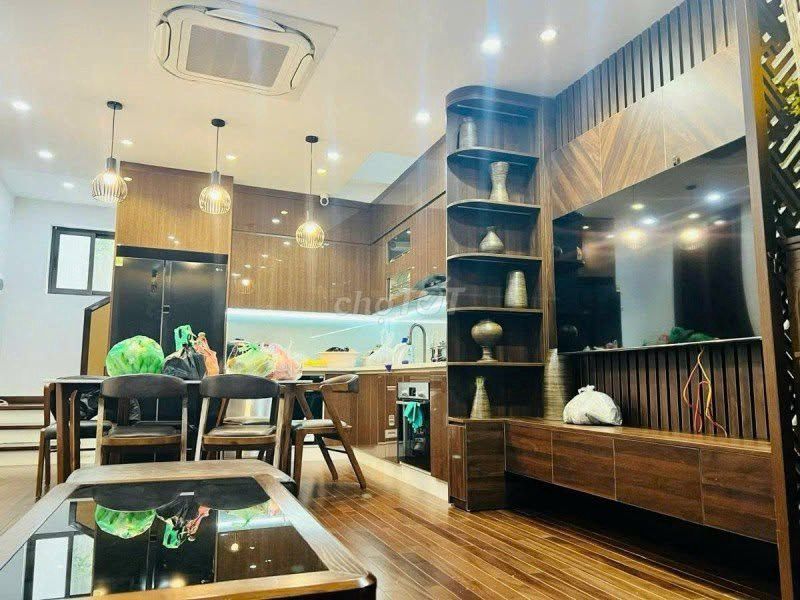 Bán nhà Phố Trạm, Long Biên, 47m², ô tô đỗ cổng