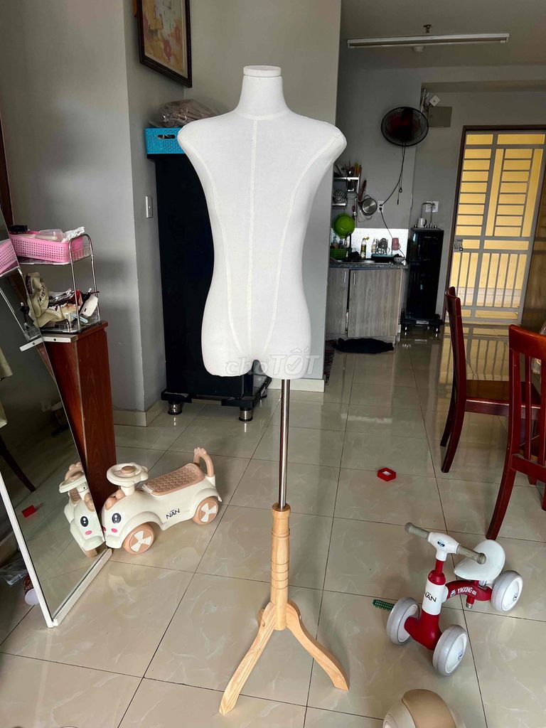 Manocanh Nữ chân gỗ mới 99%. Mua bán Đồ chuyên dụng, Giống nuôi trồng tại Quận 12 Tp Hồ Chí Minh được đăng bởi Ngo Andy hình 1