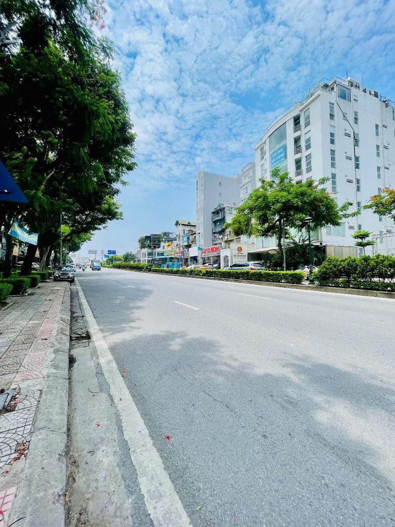 Bán nhà mặt ngõ 50m, 3 tầng, 13.5 Tỷ, Long Biên
