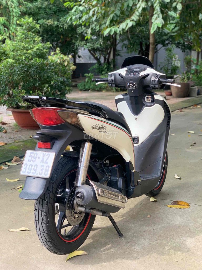 🌈Xe honda SH 2012 trắng  đen  mới len ken  90 %. Mua bán Xe máy tại Thành phố Thủ Đức Tp Hồ Chí Minh được đăng bởi Nguyễn Thanh Bình hình 4