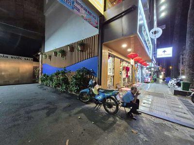 Nhà phố 65 m² · 5 PN · Đường 3 Tháng 2