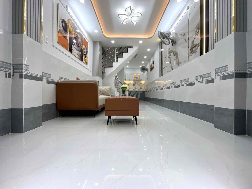 Продается здание, построенное по улице True Alley 1806, Huynh Tan Phat Dt: 3x9 м, 2 этажа, 2 спальни, 2 туалета.