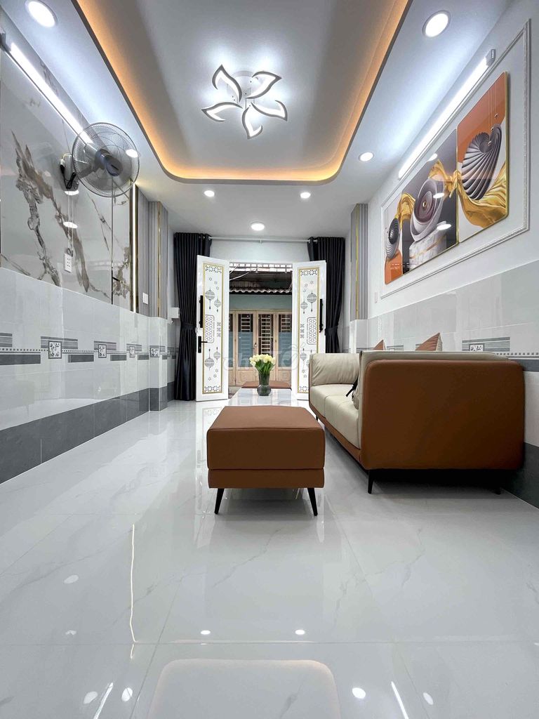 Продается здание, построенное по улице True Alley 1806, Huynh Tan Phat Dt: 3x9 м, 2 этажа, 2 спальни, 2 туалета.