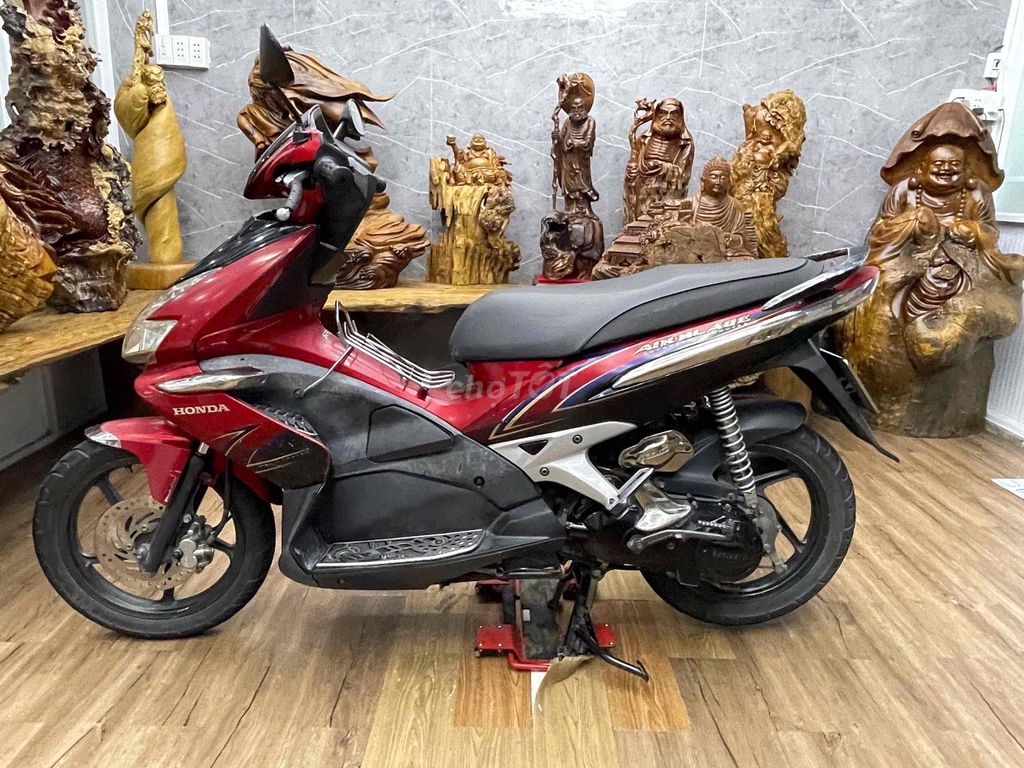 Honda Airblade с номерами Сайгона, есть удостоверение личности владельца, тихий мотор