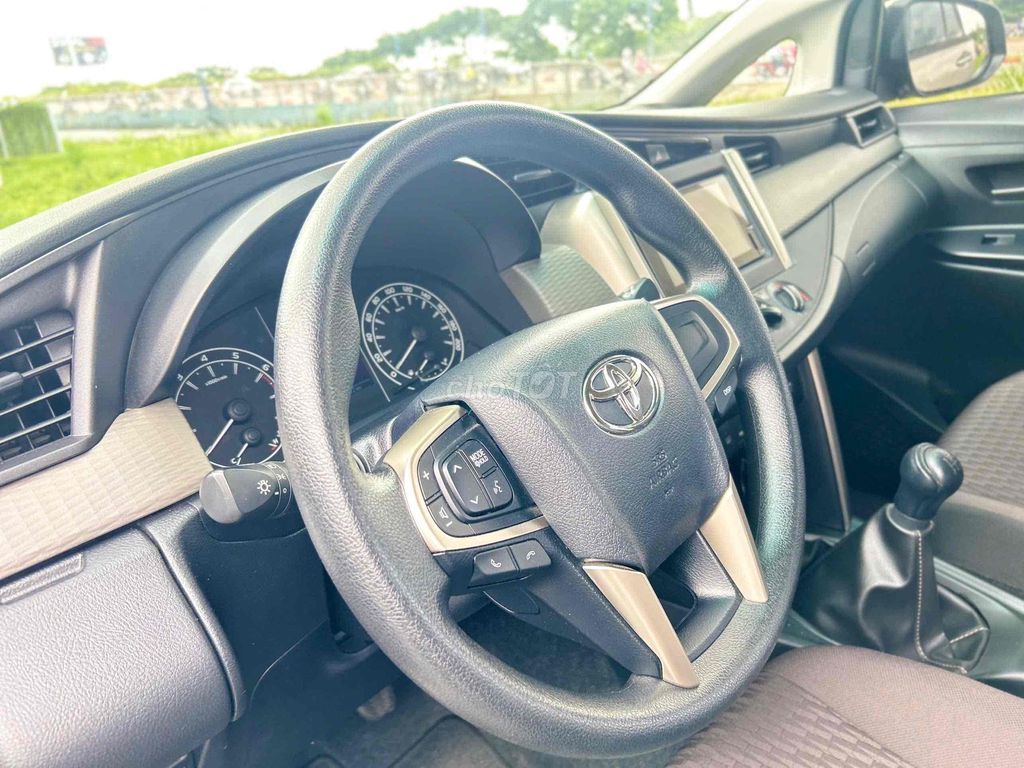 Toyota Innova số sàn 2.0E 2023 xe gia đình zin đẹp. Mua bán Ô tô tại Thành phố Thủ Đức Tp Hồ Chí Minh được đăng bởi Vinh  Xe Toyota Cũ Mới Chính Hãng HCM  hình 9