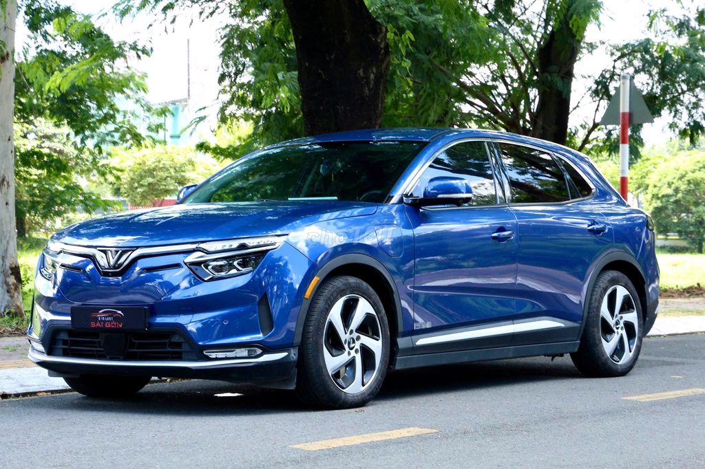 VinFast VF8 2023 Комплектация с купленной батареей SUV 90 000 км