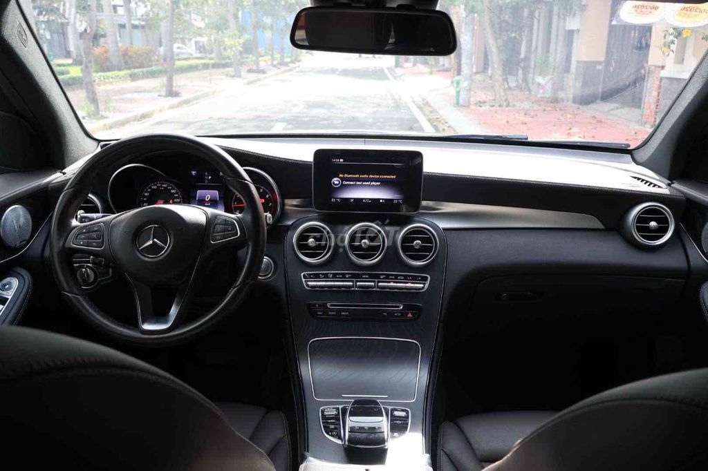 Mercedes Benz GLC 300 4matic model 2017 1 chủ. Mua bán Ô tô tại Quận 8 Tp Hồ Chí Minh được đăng bởi Khoa nguyễn hình 9