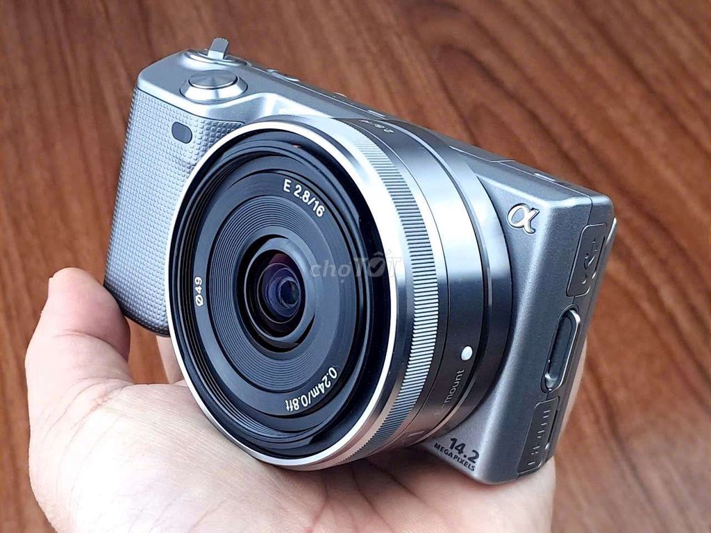 Sony Nex 5 Silver + Lens