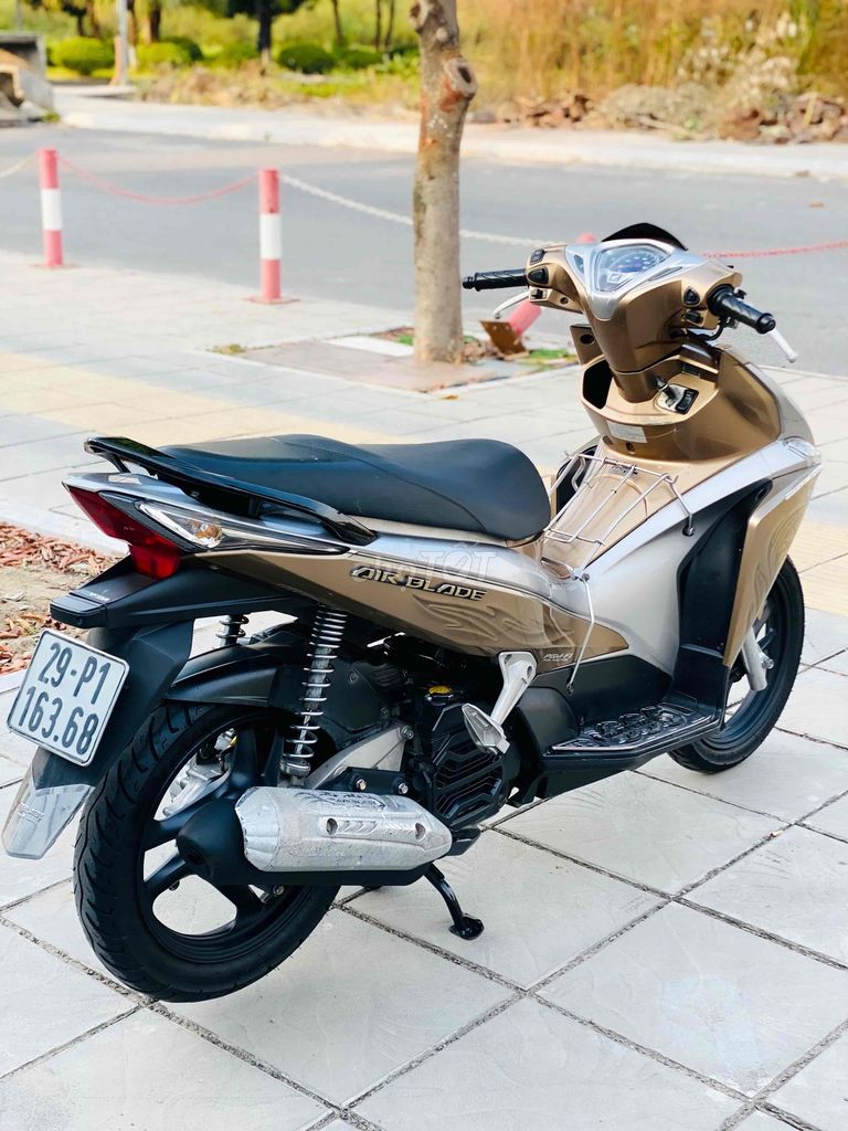 HONDA AIR BLADE 110 Fi BIỂN HN ĐẸP VÀNG 3D CHÓT