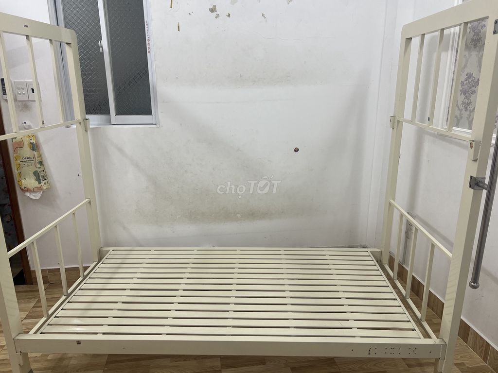 Giường tầng Sắt Trắng 1m đã qua sử dụng còn mới . Mua bán Giường, chăn ga gối nệm tại Quận Bình Tân Tp Hồ Chí Minh được đăng bởi Nguyễn Thị Vĩnh hình 1