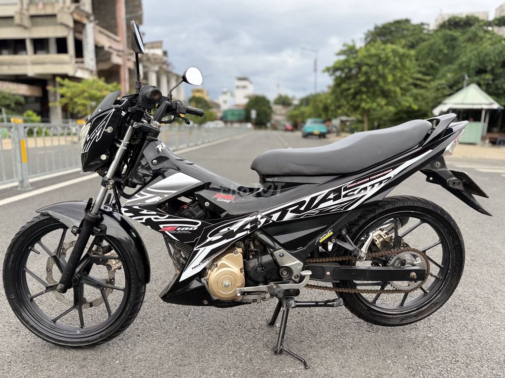 Черный тихий тюнинг автомобилей Suzuki Raider 2013