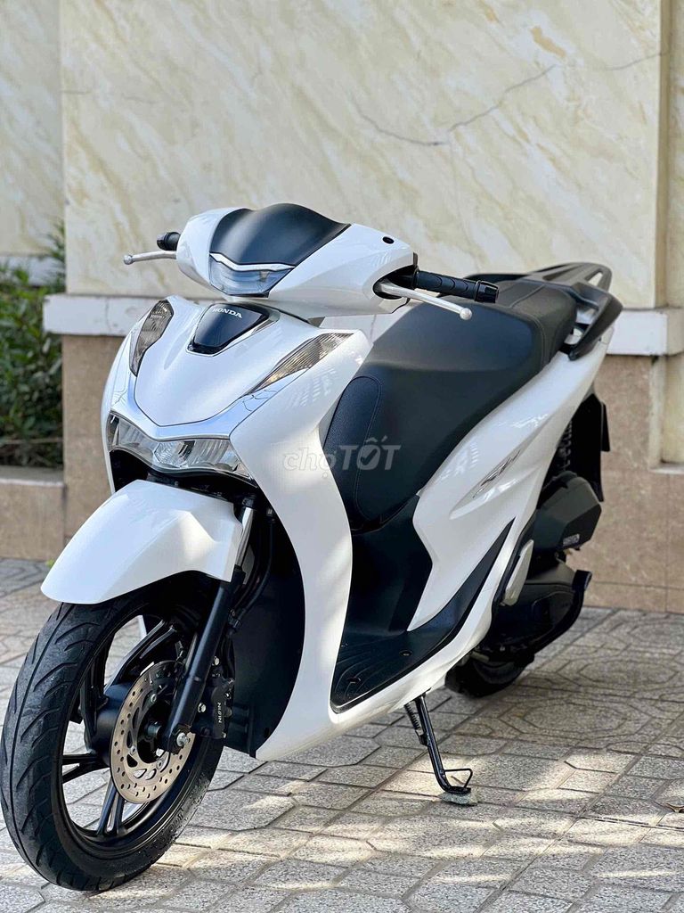 honda SH 125i máy móc zin nguyên bản 9chủ. Mua bán Xe máy tại Quận 12 Tp Hồ Chí Minh được đăng bởi CHXM Phương Nam Chuyên Bán Xe Trả Góp Bao Nợ Xấu hình 7