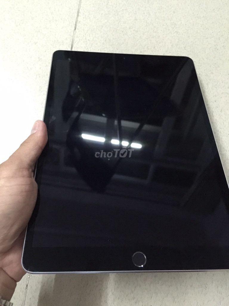 Apple iPad Pro 10.5 64GB Xám 98%. Mua bán Máy tính bảng tại Quận Tân Phú Tp Hồ Chí Minh được đăng bởi TDT Store hình 1